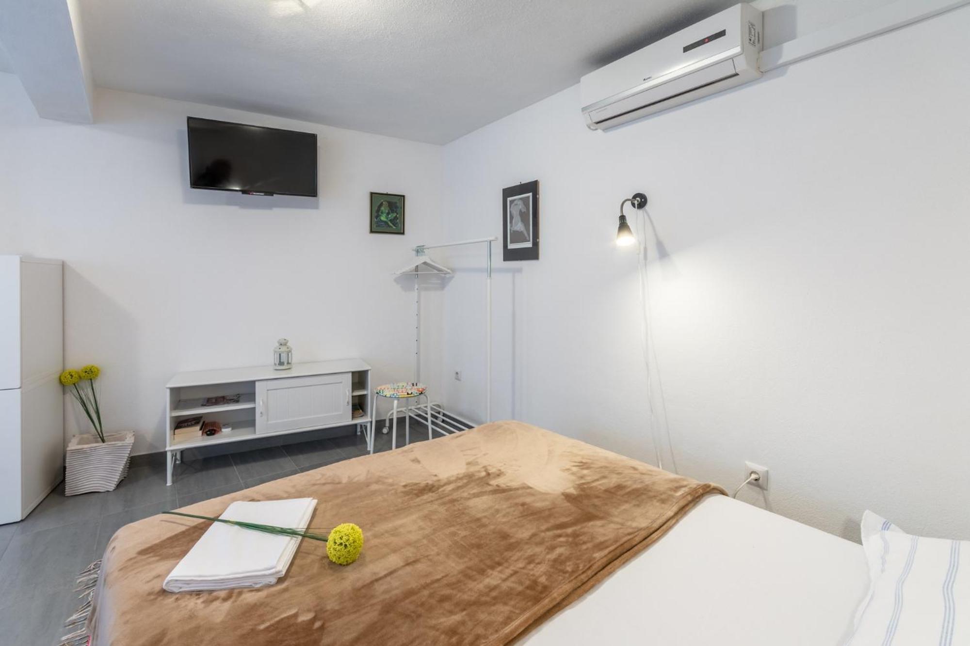 Apartments Sonja Pucisca Habitación foto