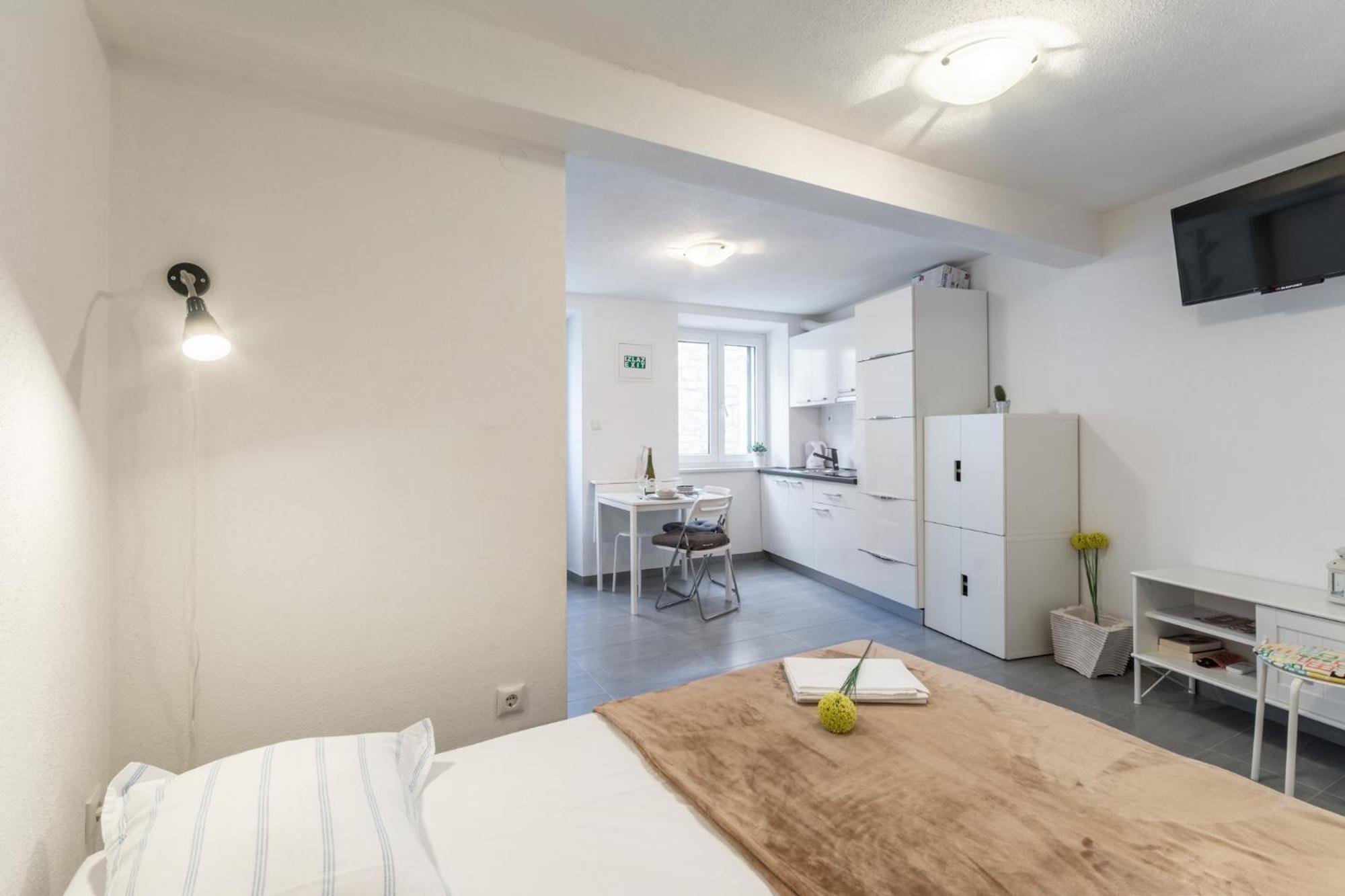 Apartments Sonja Pucisca Habitación foto