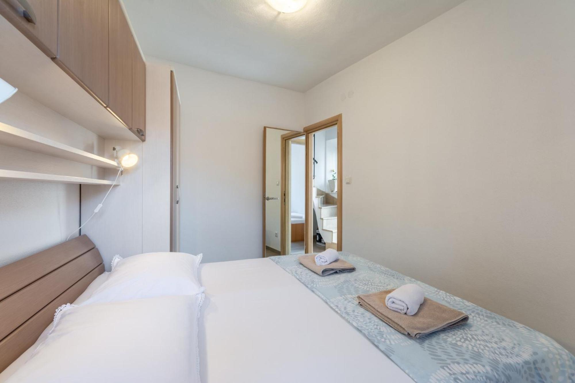 Apartments Sonja Pucisca Habitación foto